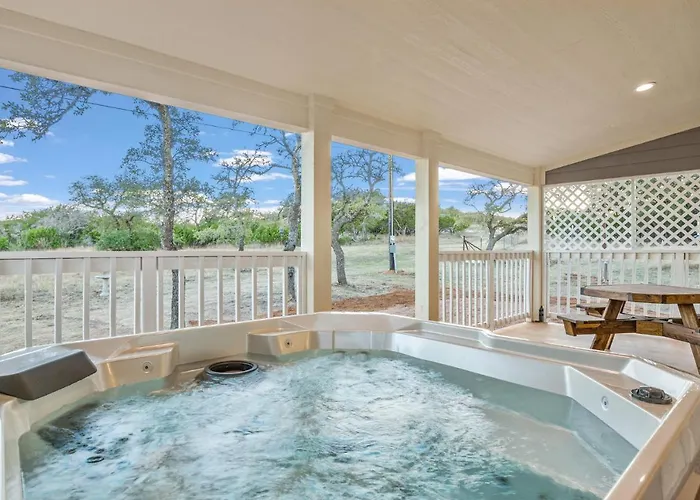 Appian Way Maltese Cottage Fredericksburg