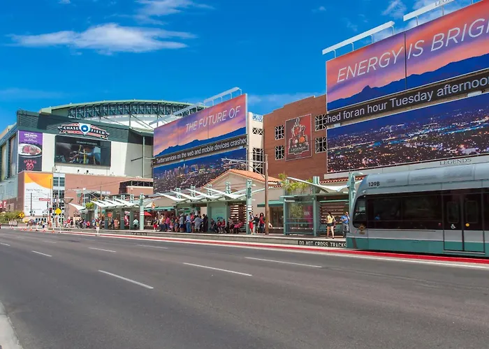 Holiday Inn And Suites Phoenix Airport North By Ihg