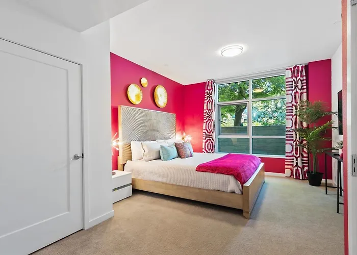 Fairfax District Chic City Oasis 2 Bedroom Apt With Den 136 Los Angeles