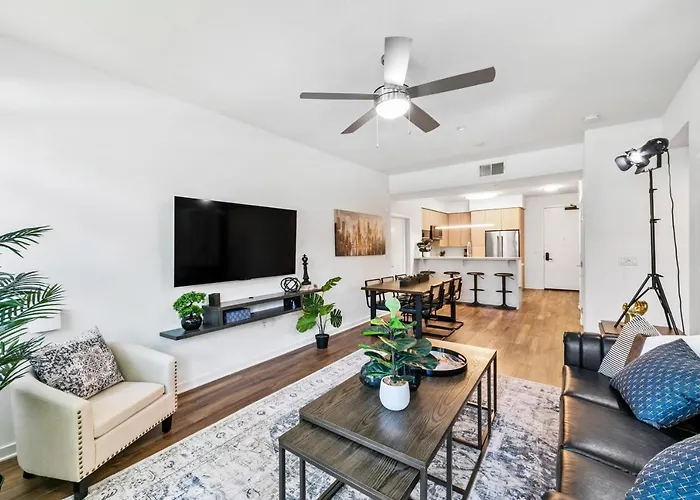 Beverly Grove Chic City Oasis 2 Bedroom Apt With Den 138 Los Angeles