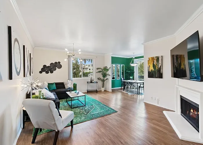 Beverly Hills Glamour Oasis 2 Bedroom Apt With Parking 304 Los Angeles