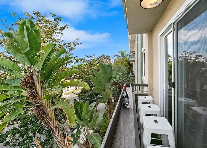 Beverly Hills Glamour Oasis 2 Bedroom Apt With Parking 304 Los Angeles