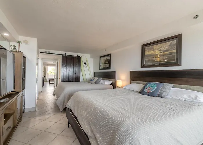 Direct Oceanfront Condo, Daytona Beach, Sleeps 6 - With Pool