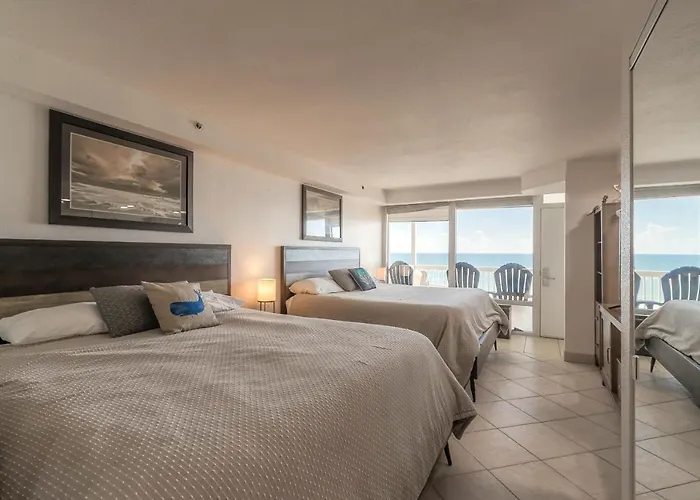 Direct Oceanfront Condo, Daytona Beach, Sleeps 6 - With Pool