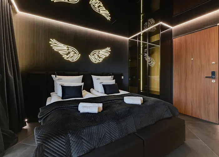 Hollywood Jacuzzi Suite at Nadmotławie by Downtown Apartments Gdańsk