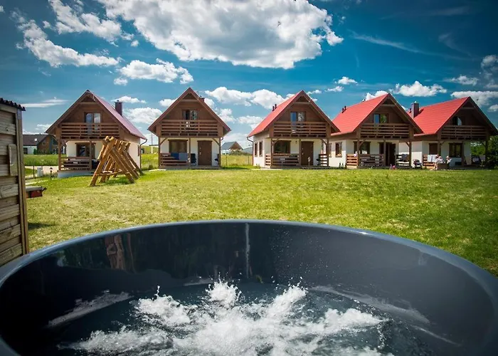 KALINOWY SAD DOMKI z JACUZZI i SAUNĄ Mikołajki