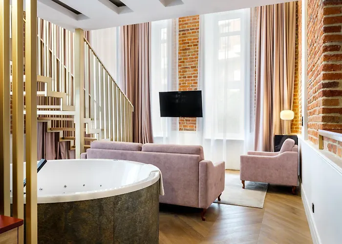 Golden Queen Deluxe Jacuzzi Apartments - Old Town Kraków