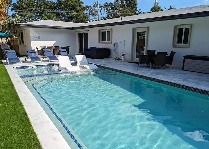 Cozy Fun-Size Getaway + Pool&Spa 5 mins to Beach Fort Lauderdale