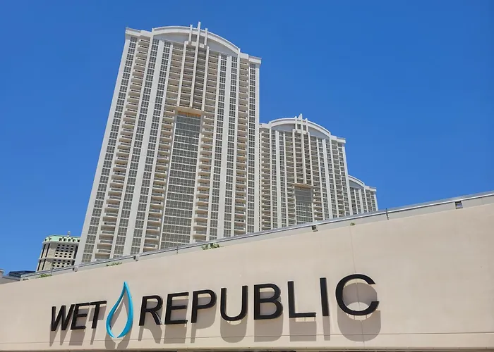 MGM Signature Towers, Balcony Suite, Strip View - NO RESORT FEES! Las Vegas