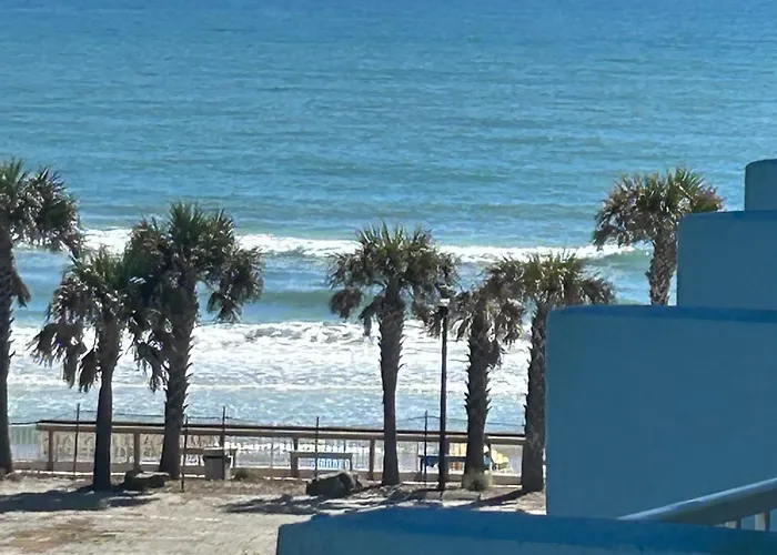 Luxury Beach Condos With Pool And Tiki Bar! Daytona Beach