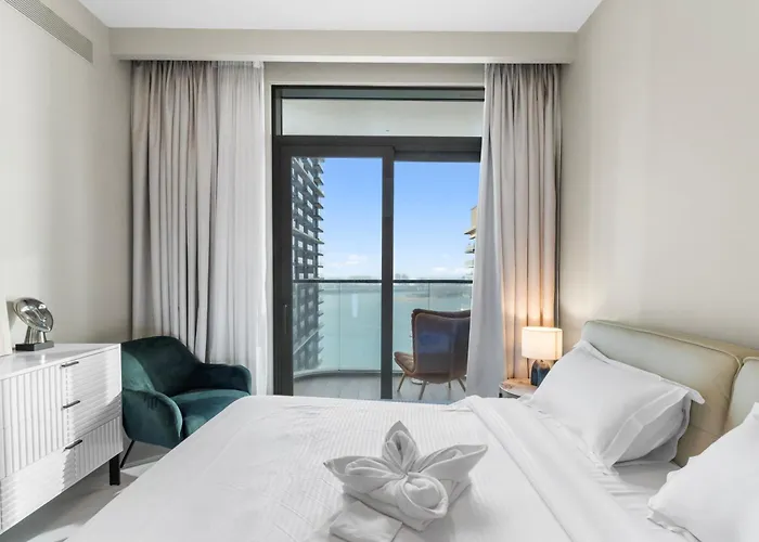 Seaside Lux Retreat 2-Br Private Beach Dubaj