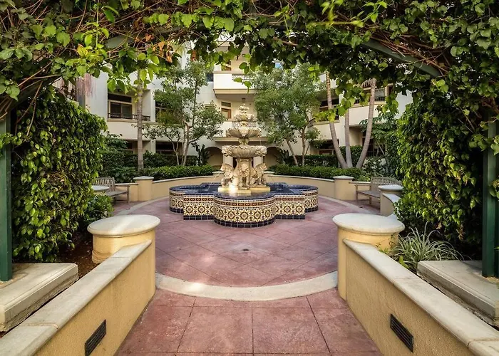 Cozy 2 Bedroom 2 Bathroom Condo With Pool, Gym, Spa Los Angeles