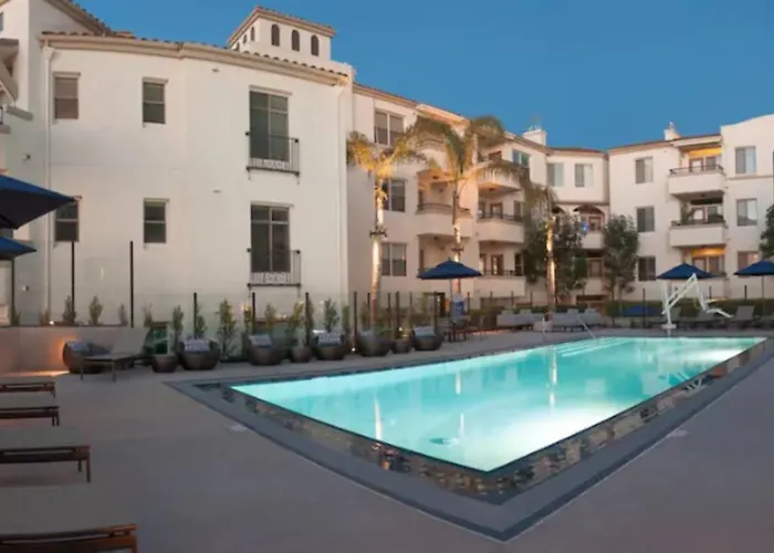 Cozy 2 Bedroom 2 Bathroom Condo With Pool, Gym, Spa Los Angeles