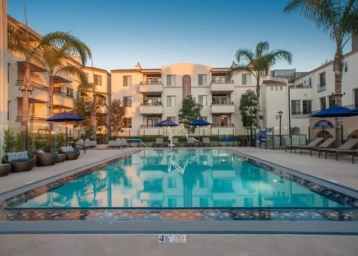 Cozy 2 Bedroom 2 Bathroom Condo With Pool, Gym, Spa Los Angeles