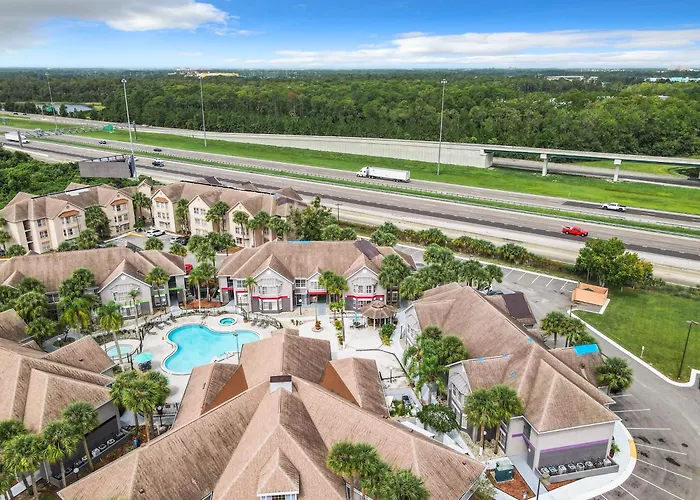 Be Our Guest! 1 Bedroom Condo Near Disney Parks! Celebration