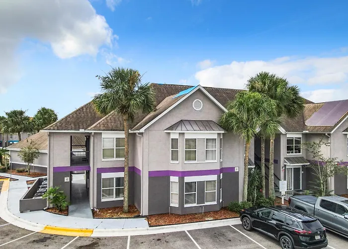 Be Our Guest! 1 Bedroom Condo Near Disney Parks! Celebration