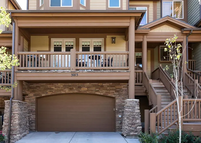 Spacious Retreat, Sleeps 7, Minutes To Skiing, Private Hot Tub, Scenic Views, Ultimate Relaxation! Park City