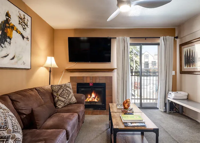 Great Location, Sleeps 4, 5 Min Drive To Ski & Bike Access, Shared Pool! Park City
