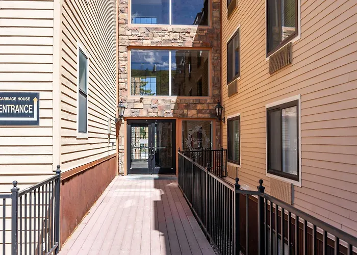 Great Location, Sleeps 4, 5 Min Drive To Ski & Bike Access, Shared Pool! Park City