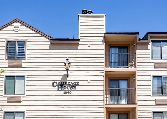 Great Location, Sleeps 4, 5 Min Drive To Ski & Bike Access, Shared Pool! Park City