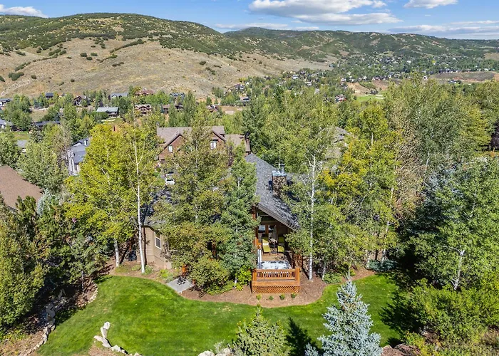 Mountain Luxury, Sleeps 10, Private Hot Tub, 15 Min To Canyons, Ideal For Family Getaways! Park City