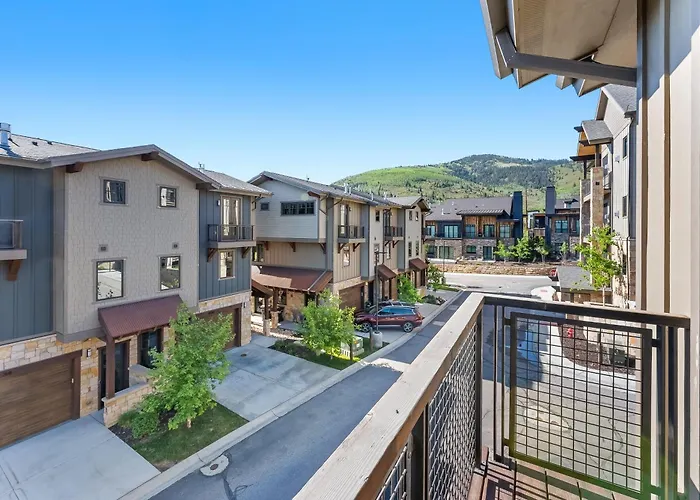 Luxury 3 Bedroom In Canyons Village, Gourmet Kitchen, Private Hot Tub, Heated Pool, Gym, Walk To Lifts Park City