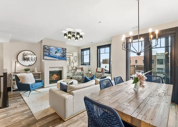 Luxury 3 Bedroom Canyons Village, Gourmet Kitchen, Walk To Lifts, Private Hot Tub, Heated Pool, Gym Park City