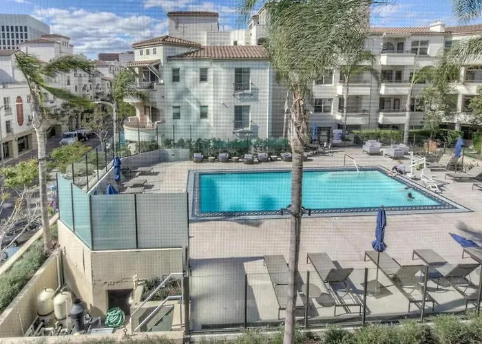 Cozy Large 1 Bedroom Condo by UCLA Los Angeles