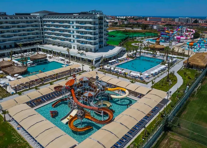 Hotel Dream Water World Side