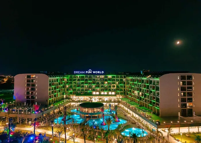Hotel Dream Fun World Side
