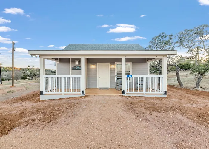 Appian Way Maltese Cottage Fredericksburg