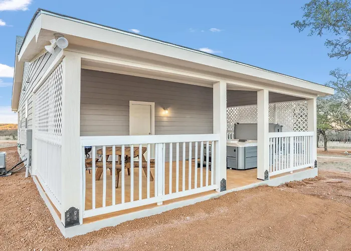 Appian Way Maltese Cottage Fredericksburg