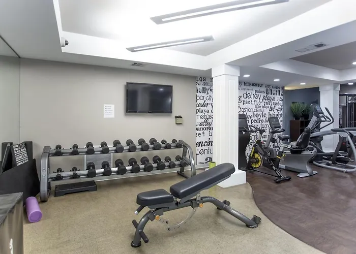 Beverly Hills Penthouse 2 Bedroom Apt With Parking 407 Los Angeles
