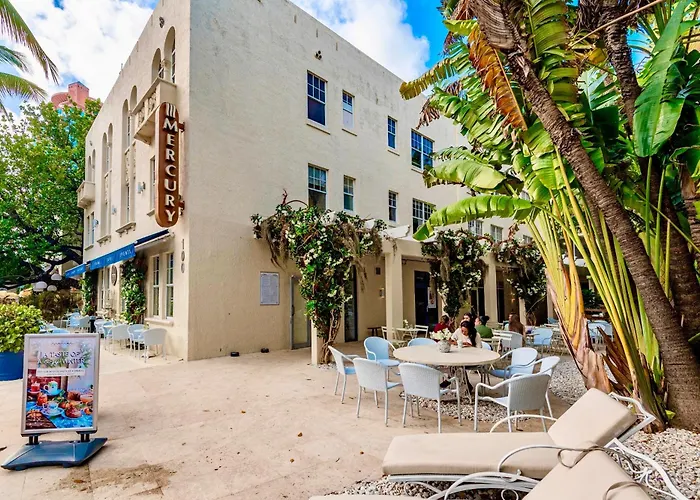 Slice Of Paradise Steps To The Beach- California King Bedroom And Sofa Bed Miami Beach