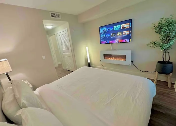 Surfs Up! Cozy 1 Bedroom Condo With Fountain View Los Angeles