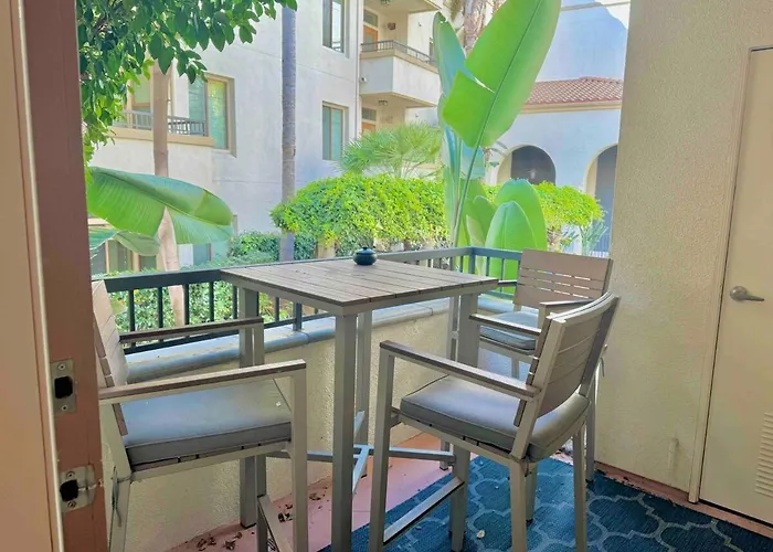 Surfs Up! Cozy 1 Bedroom Condo With Fountain View Los Angeles