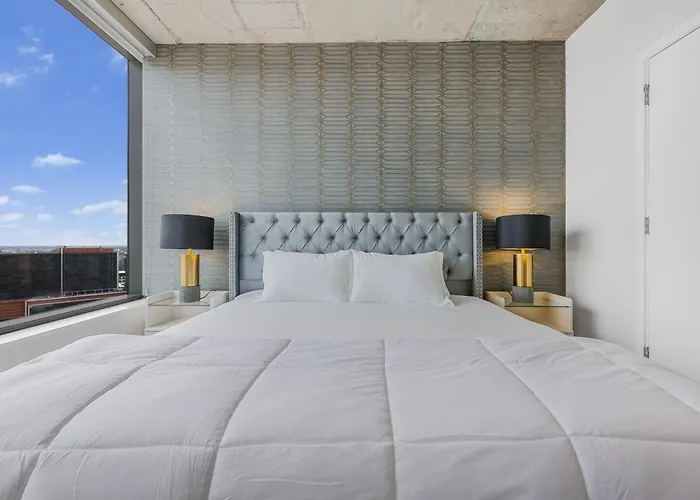 Golden Luxe Suite Downtown Nashville