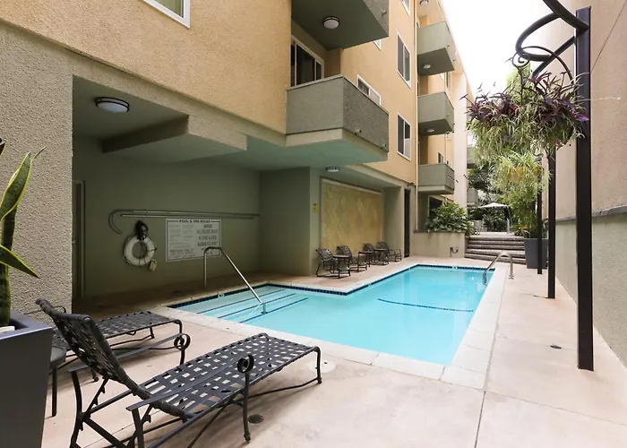 Beverly Hills Glamour Oasis 2 Bedroom Apt With Parking 304 Los Angeles