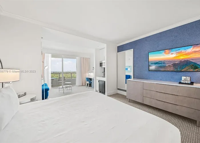 Fontainebleau Miami Beach Junior Suite