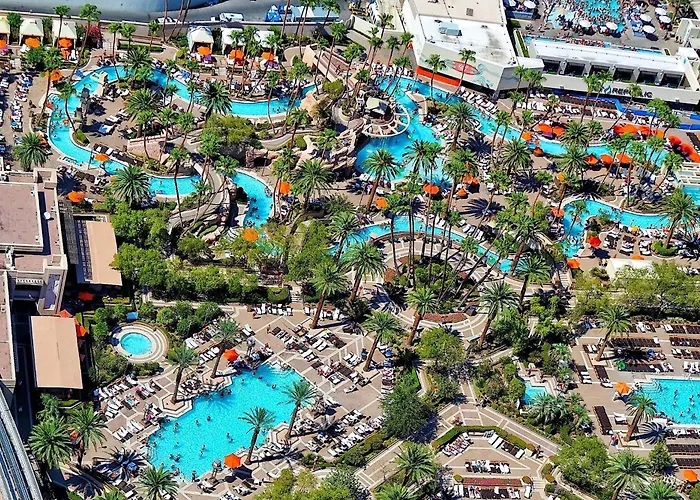 MGM Signature - NO FEEs, Free Valet, Lazy river View Las Vegas