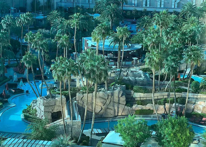 MGM Signature - NO FEEs, Free Valet, Lazy river View Las Vegas