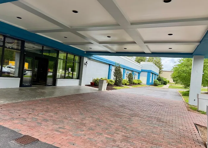 Hotel Baymont By Wyndham Williamsburg I-64