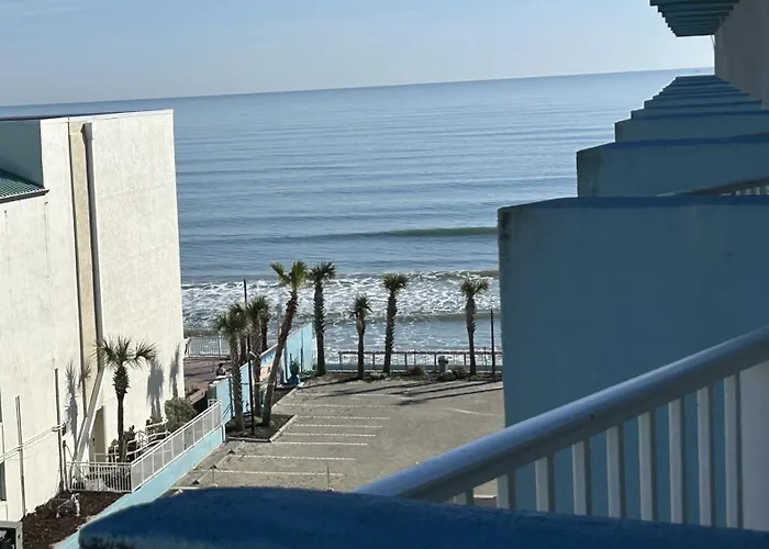 Beach Condo With Pool & Tiki Bar! Daytona Beach