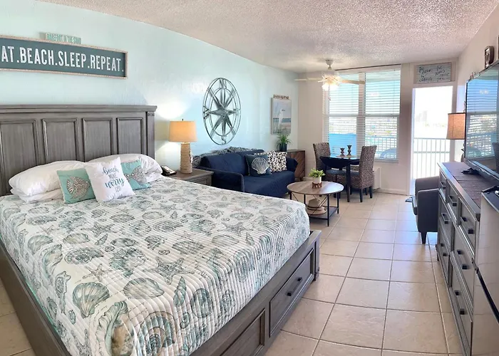 Beach Condo With Pool & Tiki Bar! Daytona Beach