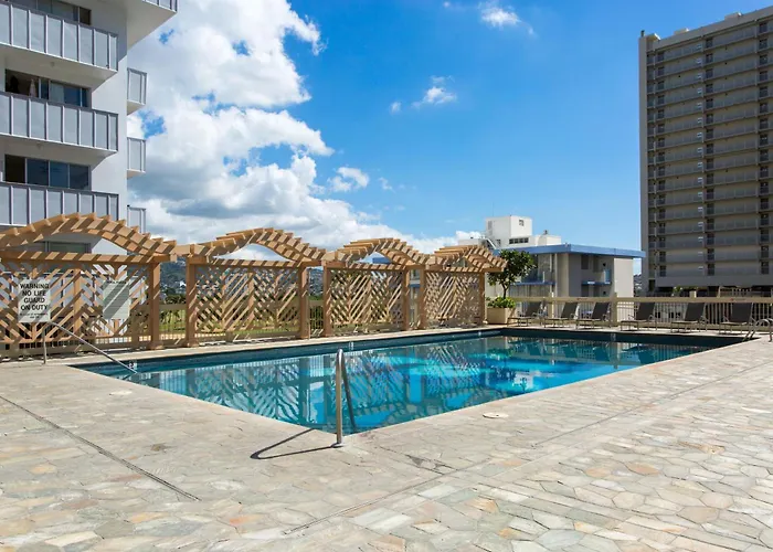 Beach Life Waikiki One Bedroom Condo Full Kitchen Honolulu