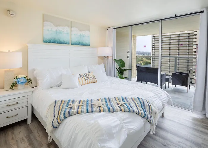 Beach Life Waikiki One Bedroom Condo Full Kitchen Honolulu