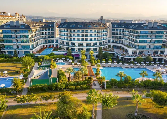 Commodore Elite Suites & Spa (Adults Only) Side