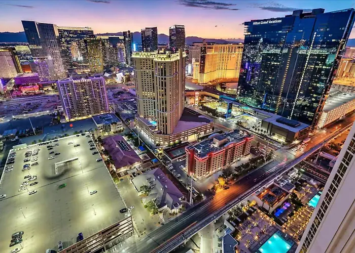 Las Vegas Penthouse With Strip Views - Sleeps 6 - Walk Out Balcony