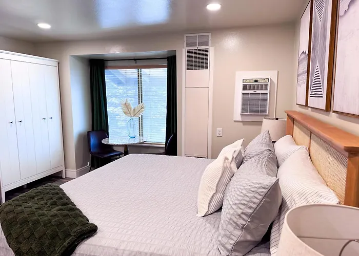 Modern Studio 65 Tv, King Bed, Hot Tub Park City