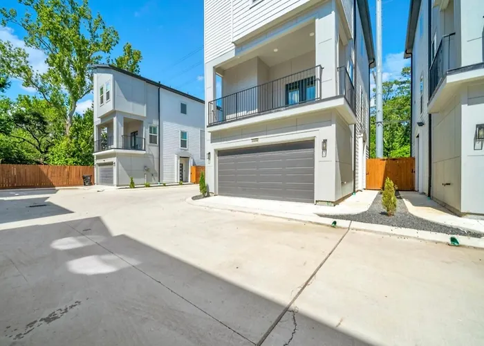 Modern Home Suite, 2Br, Office, Near Galleria Houston